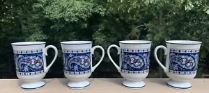 Set di 4 tazze/tazza da caffè vintage con piedi GHC - design paisley blu nuovo con scatola Inghilterra - Foto 1 di 6