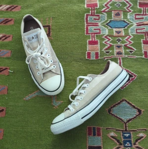 Converse All Stars canvas fabric low tops Size Womens 7, Mens 5, EUR 37.5 - Picture 1 of 12
