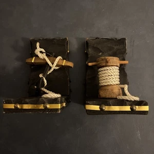 Vintage maritimes Buchstützenpaar aus Holz - Anker & Pylonseil - Bild 1 von 9