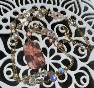 Collar Ángel Querubines Primer Beso Vidrio Kirks Folly Años 90 AB Rosa Largo Tono Dorado - Imagen 1 de 24