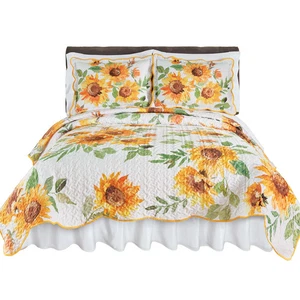 Trailing Sunflower Reversible Scalloped Edge Quilt - Picture 1 of 2