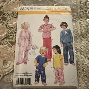 Pijama ropa de dormir para niños pequeños 2826 patrón de costura simplicity talla 1/2-3 - Imagen 1 de 4