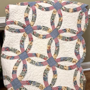 Vtg Double Wedding Ring Quilt Hand Stitched Scalloped Edge Full Size 79 x 82 - Picture 1 of 9