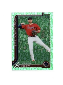2025 Topps Series 1 - Austin Riley #54 Green Easter Foil Holiday Variation - Picture 1 of 2