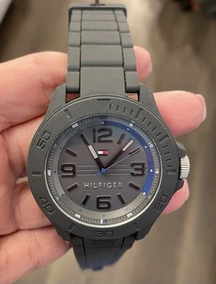Mens Tommy Hilfiger Gray Dial / Gray Silicone Band Water Resistant Watch EUC - Image 1 of 2