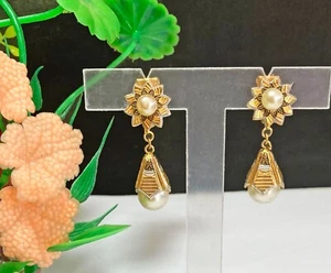 Pendientes de clip vintage de damasceno y perlas de imitación en tono dorado - Imagen 1 de 5