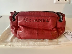 Authentic CHANEL Red Leather Shoulder Bag. - Bild 1 von 11