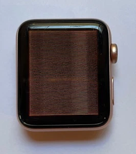 Celular Apple Watch Series 3 42 mm dorado con pantalla LCD LTE sin accesorios - Imagen 1 de 12