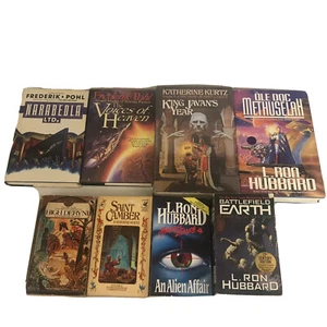 Mixed Lot Of 8 Books - Katherine Kurtz L Ron Hubbard Frederik Pohl - Bild 1 von 12