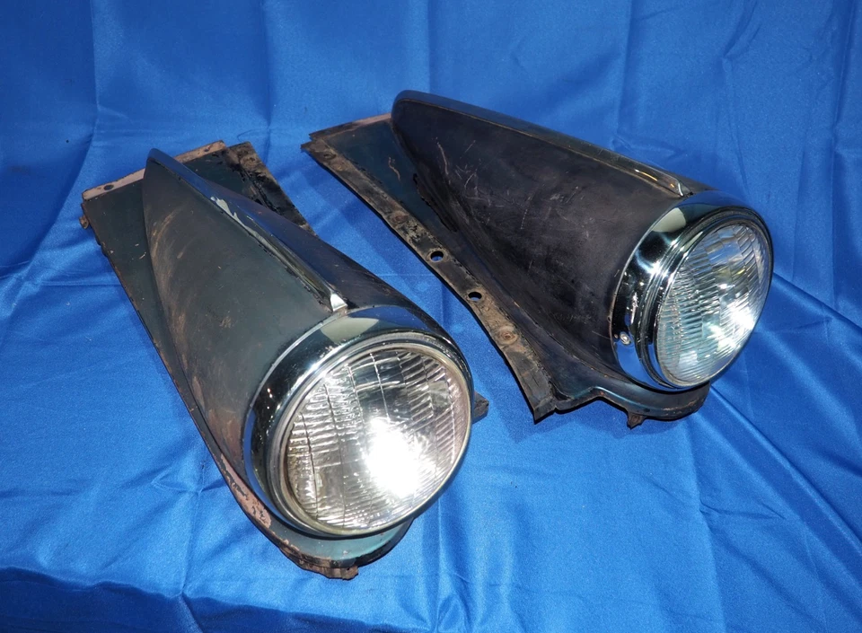 Par de faros delanteros izquierdo y derecho Cadillac 1940 con cubo y montaje OEM ¡Buen estado! Foto 1 de 4