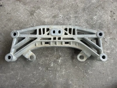 Cargador/Challenger SRT 6.4 Transmisión Crossmember 15-23 68170323AA Foto 1 de 2