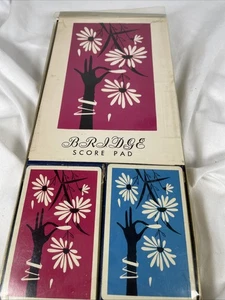 Set vintage di 2 carte da gioco plastificate Pla-Mor include Bridge Score pad - Foto 1 di 9