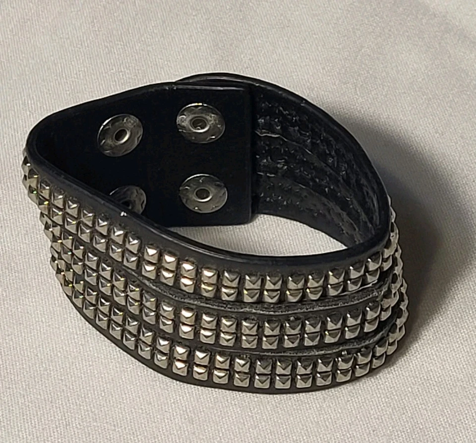 Pulsera Tres Hilos Tachonada Ajustable Cierre a Presión Para Hombre Punk Rock Gótico Hippy Foto 1 de 4
