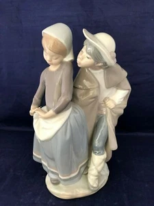 Lladro 9" Figur LITTLE COUPLE KISSING #1188 Little Boy Bashful Girl 1985 - Bild 1 von 8