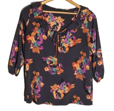 Blusa APOSTROPHE Azul Marino Floral Cuello Volantes Corbata Cerradura Talla Pequeña Foto 1 de 4