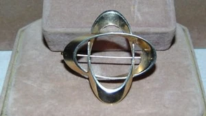 PIN DE BROCHE DOBLE OVALADO DE COLECCIÓN TONO DORADO - Imagen 1 de 3