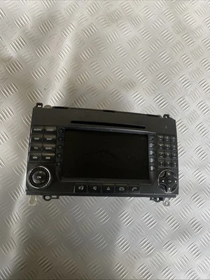 AUTORADIO NAVIGATORE MERCEDES CLASSE A E B ANNO DAL 2005 AL 2011.  A1699002400 - Immagine 1 di 4