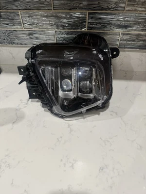 2022 2023 2024 HYUNDAI TUCSON RH PASSENGER LED W/PROJECTORS HEADLIGHT OEM - Image 1 of 4