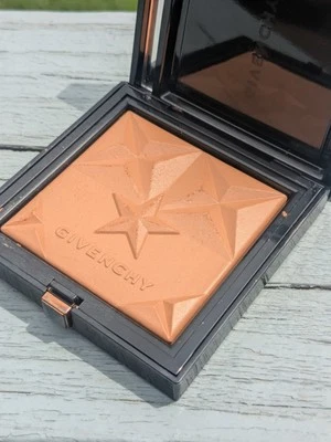 Polvo Givenchy Healthy Glow 003 Ambre Season Foto 1 de 4
