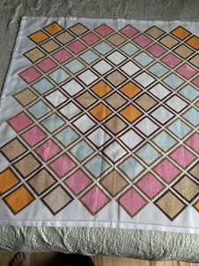 Tolle Vintage Handarbeit gezählt Kreuzstich Rautenmuster Tischdecke - Bild 1 von 8