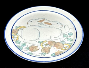 Davila Brodsky 10¼ " Rabbit Strawberries Plate - Studio Art Pottery 1981 - Picture 1 of 8