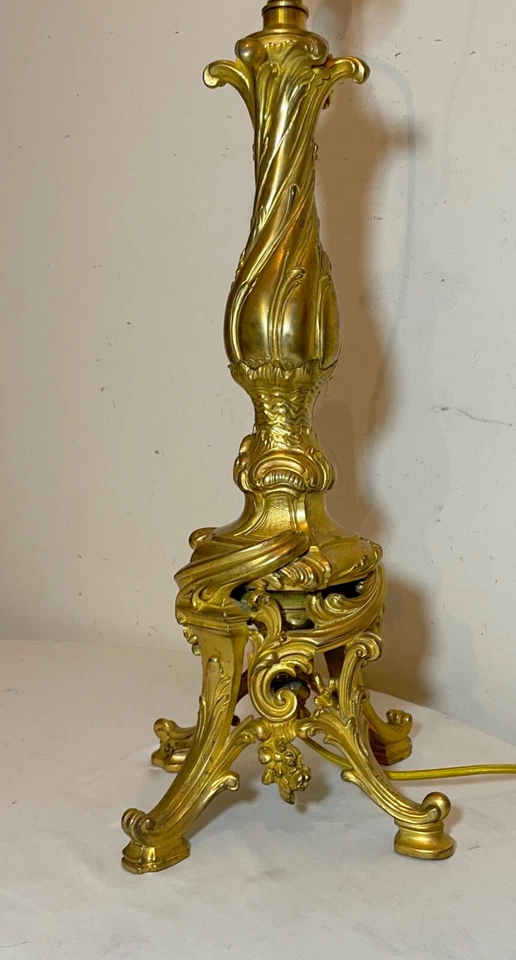 large antique ornate solid dore bronze French Rococo electric table lamp light - Image 1 of 4
