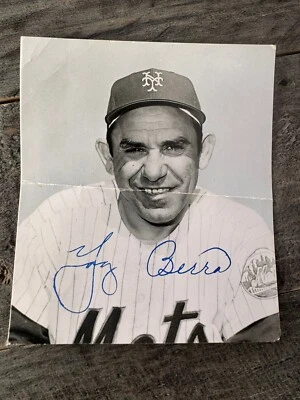 Yogi Berra Signed 4x3.5 B&W Photo New York Mets Autograph - Image 1 of 3