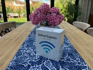 APPLE AIRPORT EXPRESS A1264 Wi-Fi WIFI BASE STATION *NEW & SEALED* PC / MAC - Picture 1 of 3