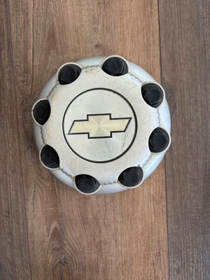 *PREOWNED* 2004 Chevrolet Silverado 2500 Pickup 8 Lug Center Cap - Изображение 1 из 3