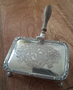 LEIGHTON LONDON SILVER SILENT BUTLER/CRUMB TRAY with turned wooden handle - Picture 1 of 3