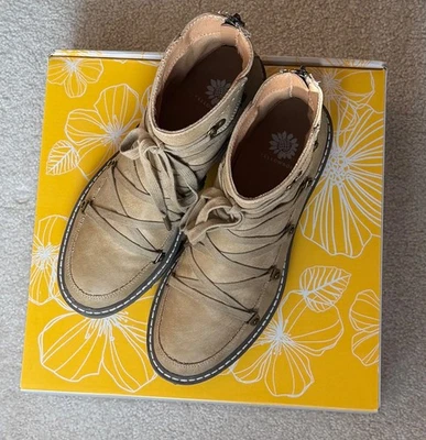 YELLOW BOX Albina Lace-up Zipper Bootie Woman's  Size 7.5M - Image 1 of 4