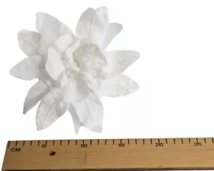 White Lilly Flower Fascinators Hat Making DIY Crafts Millinery - Bild 1 von 3