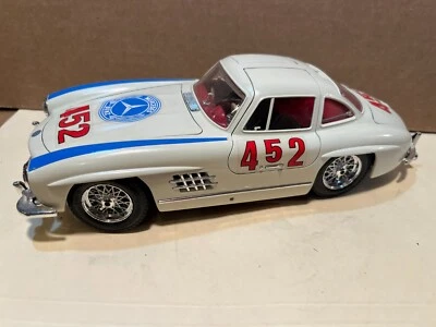 1/18 BBURAGO 1954 MERCEDES BENZ 300 SL #452 BLANCO LIMPIO SUELTO SIN CAJA Foto 1 de 4