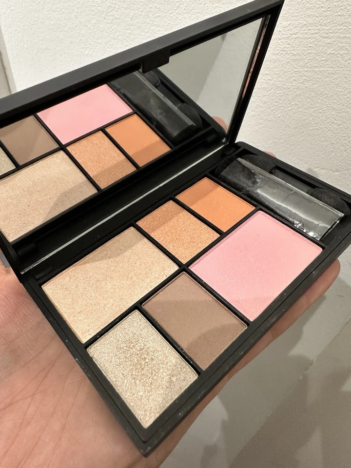 Sleek MakeUP Eye shadow & Cheek blush Pallate  - Image 1 of 1