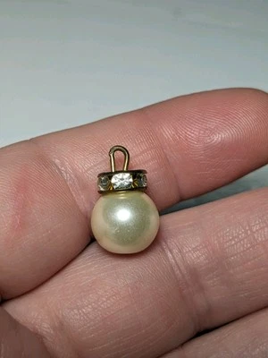8 Hanging Charm Round Ball Pearl Crystal Diamante Fancy Handmade Button Beads - Image 1 of 4