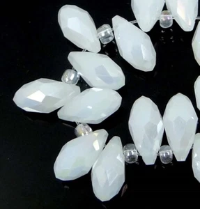 20 cuentas de lágrima facetadas opacas blancas nieve AB vidrio brillante fuego esmalte 11x6 mm - Imagen 1 de 3