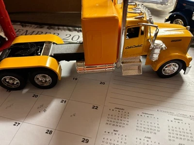 1/32 NEW RAY NEW CUSTOM YELLOW CUB CADET SEMI TRACTOR, NO PACKAGING # B 706 - Image 1 of 3