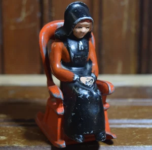 CAST METAL OLD MOTHER HUBBARD SALT PEPPER SHAKER SET ROCKING CHAIR 1940s VINTAGE - Picture 1 of 13