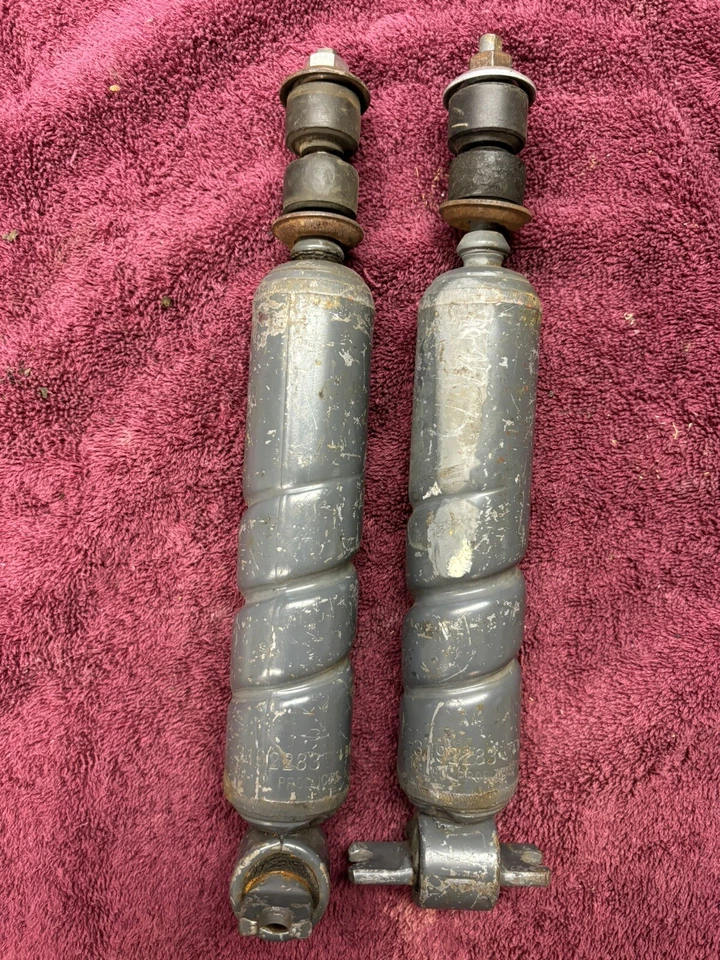 Chevrolet Chevelle y Pontiac GTO 1971 GM amortiguadores en espiral delanteros 3192283 con fecha 025-72 Foto 1 de 4