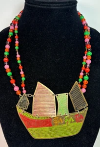 Collana bavaglino articolato barca/nave ottone extra large vintage con disegno smalto inciso - Foto 1 di 16