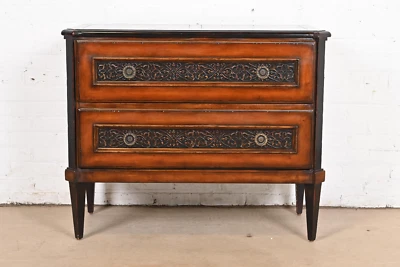 Cómoda de madera de cerezo y burl de Luis XVI para muebles de panadería regencia italiana Foto 1 de 4