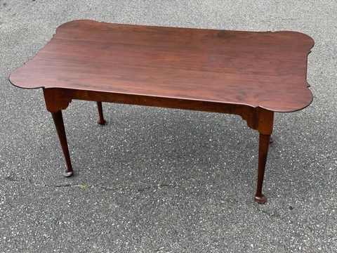 D. R. Dimes cherry Queen Anne style coffee table w porringer corners planed top Cover