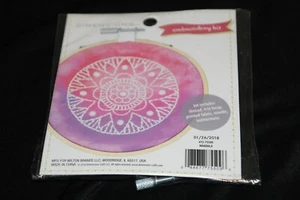 Mandala Stickpackung Abmessungen 4 Zoll Reifen gestempelt lila rosa Stoff - Bild 1 von 1