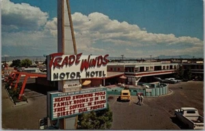 1960s Albuquerque, New Mexico ROUTE 66 Postcard TRADE WINDS MOTOR HOTEL Roadside - Picture 1 of 2