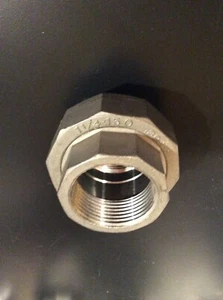 304 Stainless Steel Union, FNPT, 1-1/4 in Pipe Size - Pipe Fitting - Picture 1 of 3