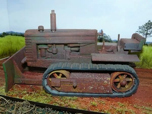 1:16 (DS) Unrestored and abandoned John Deere crawler with dozer blade - Picture 1 of 13