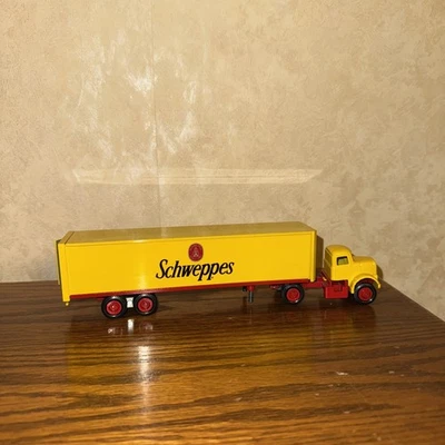 Schweppes Soft Drink Soda '82 Winross Truck - Image 1 of 4