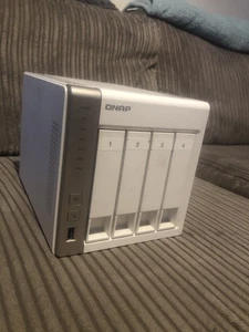 Boîtier NAS QNAP TS-451 4 baies avec PSU SANS DISQUE DUR - Photo 1/8