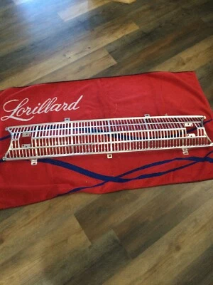 Ford Falcon 1961 parrilla C1DZ-8200-A nuevo de lote Foto 1 de 4