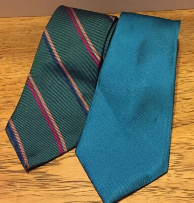 NUEVO LOTE DE 2 CORBATAS HOMBRE CALVIN KLEIN 100% SEDA HECHAS EN EE. UU. TELA ITALIANA Foto 1 de 4